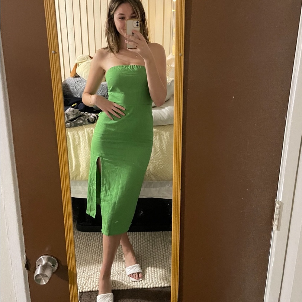 Green midi linen strapless dress with side slit